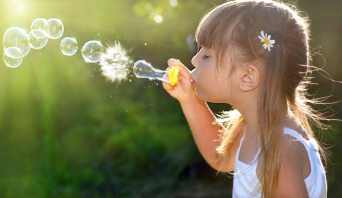 Cara Membuat Gelembung Air Sabun Bersama Anak-Anak